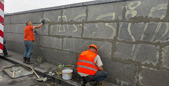 Поточний ремонт: зашпарування швів підпірних стін